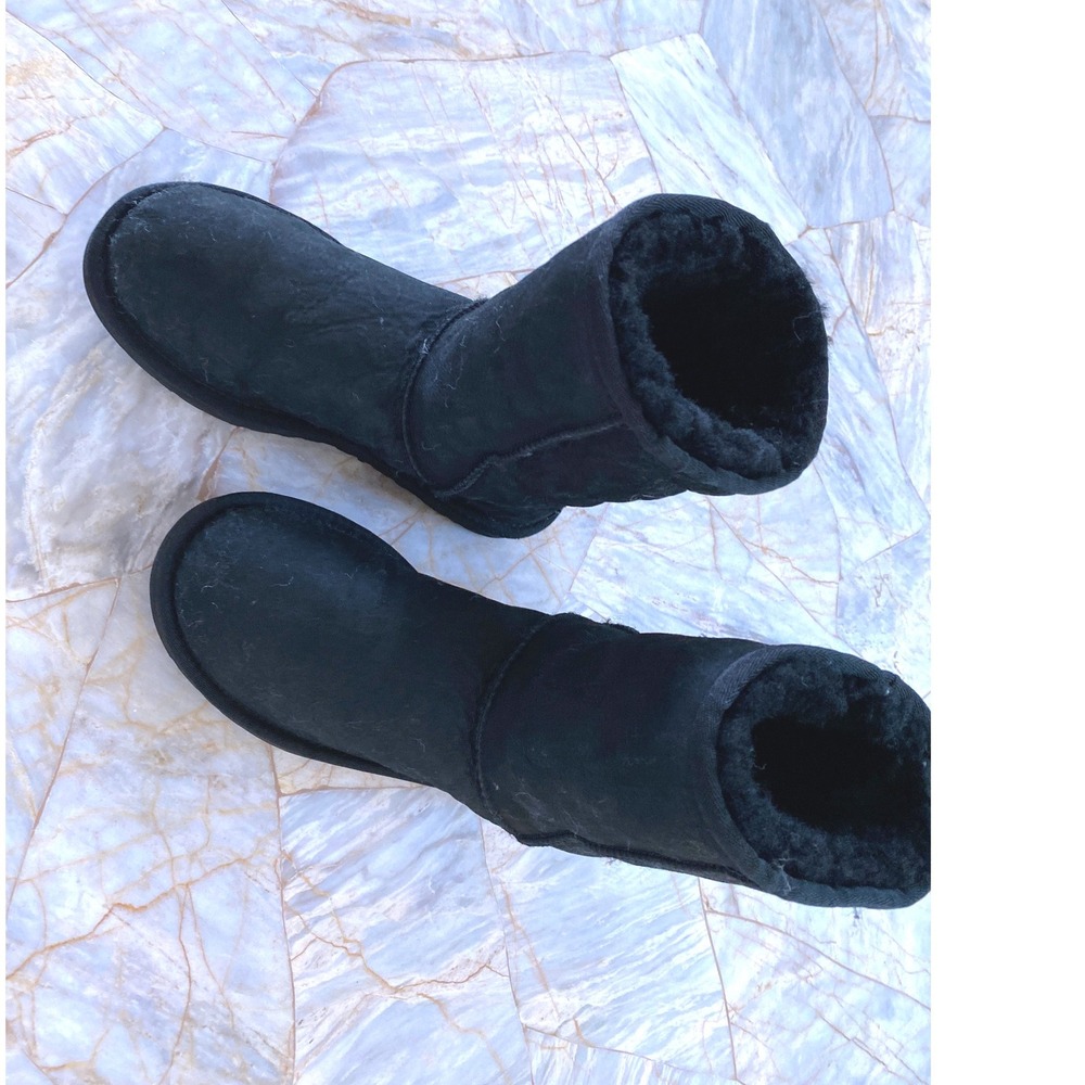 UGG Australia Classic Short 5825 Black Sheepskin Boots Womens 7
